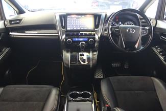 2017 Toyota Vellfire - Thumbnail