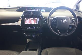 2019 Toyota Prius - Thumbnail