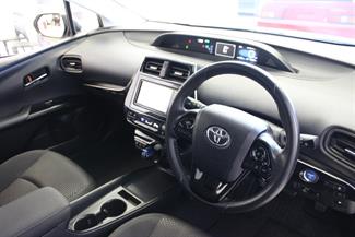2019 Toyota Prius - Thumbnail