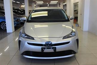 2019 Toyota Prius - Thumbnail
