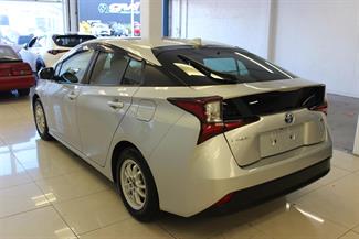 2019 Toyota Prius - Thumbnail