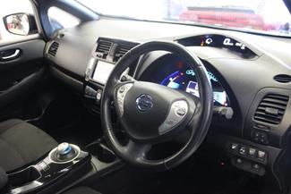 2016 Nissan Leaf - Thumbnail