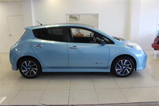 2016 Nissan Leaf - Thumbnail