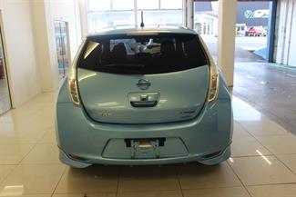 2016 Nissan Leaf - Thumbnail