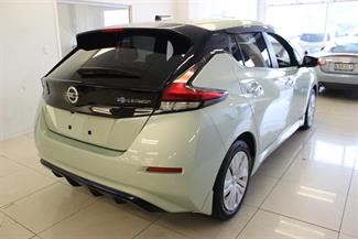 2018 Nissan Leaf - Thumbnail