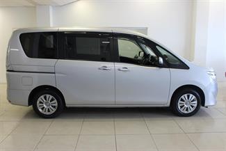 2014 Nissan Serena - Thumbnail