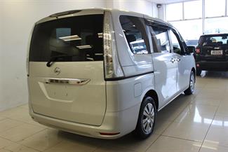 2014 Nissan Serena - Thumbnail