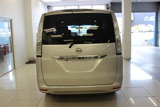 2014 Nissan Serena - Thumbnail